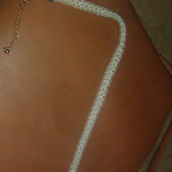 white choker - Picture 2 of 2
